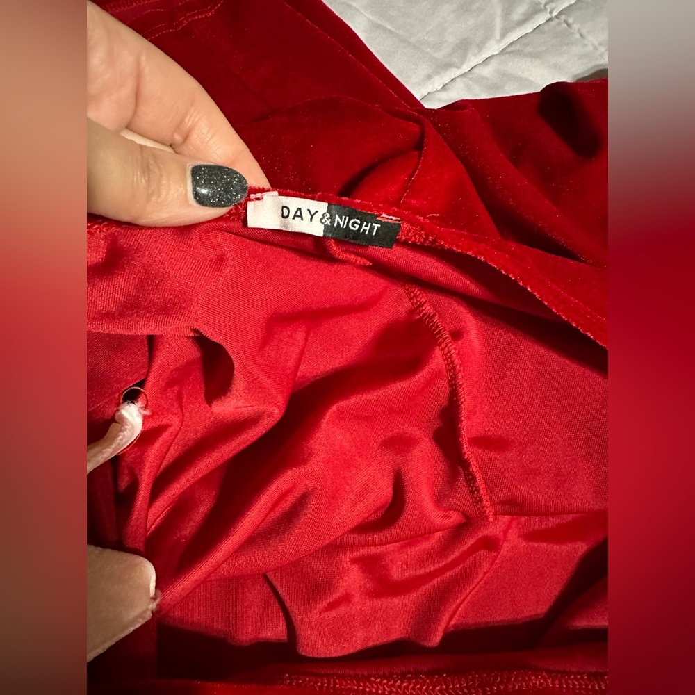 One-Shoulder Red midi Dress - Picture 13 of 13